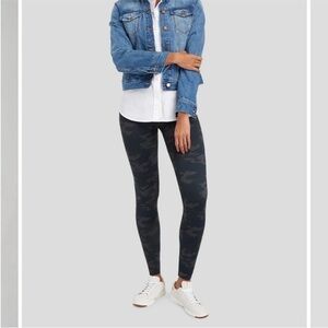 Spanx Look At Me Now Seamless Camo Legging